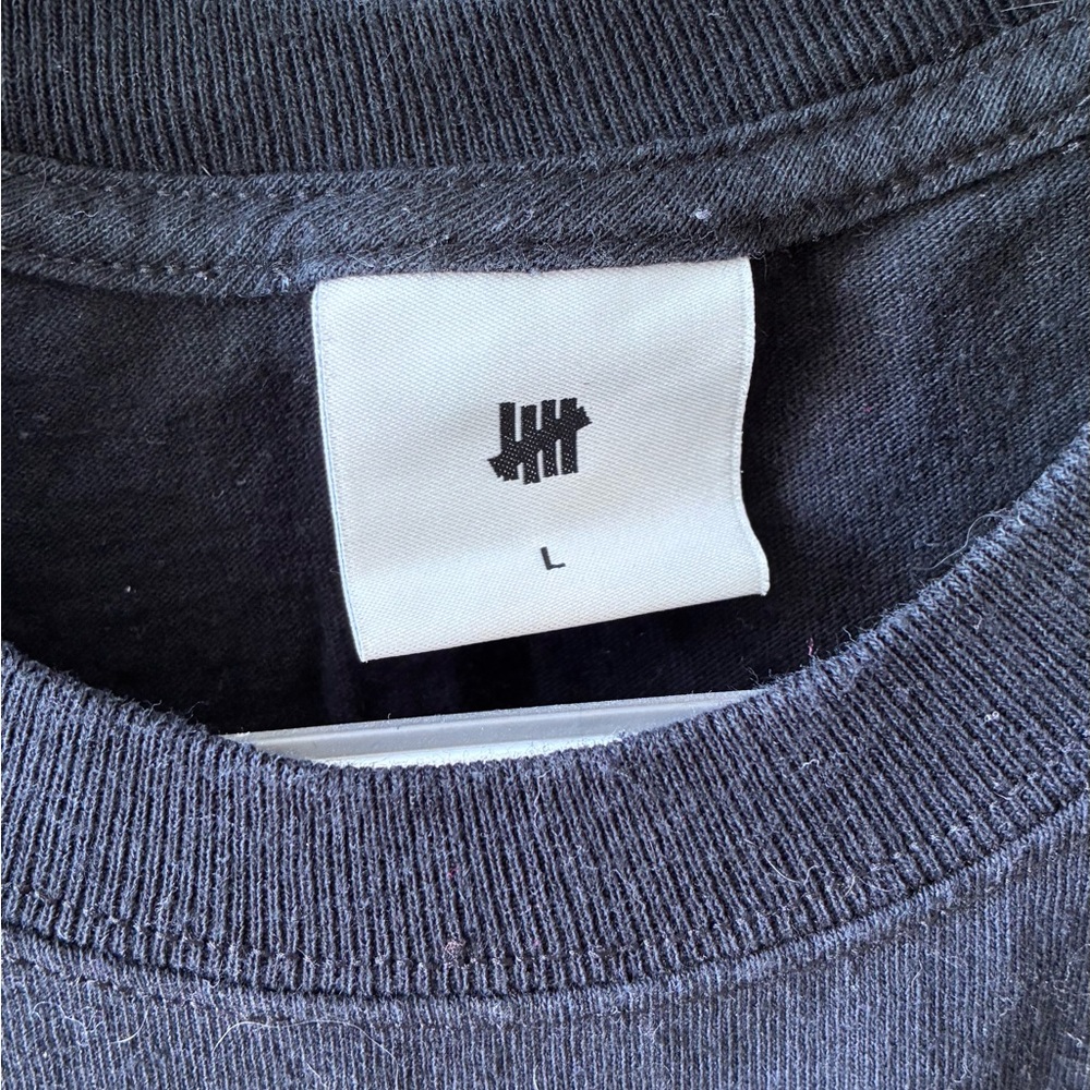 UNDEFEATED Black T-Shirt with Yellow Graphic - Picture 3 of 3